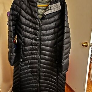 LL Bean Long Quilted Black Women's Coat - Lightweight Down-style Jacket